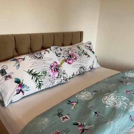 Park View Serviced Apartment - Next To Northolt Tube Station - Near Central London & Wembley Exteriör bild