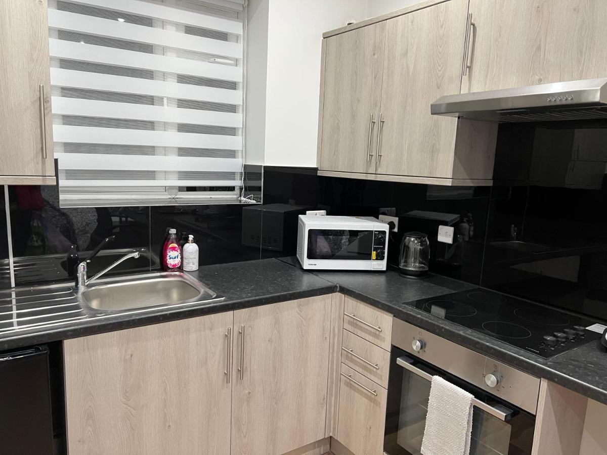 Park View Serviced Apartment - Next To Northolt Tube Station - Near Central London & Wembley Exteriör bild