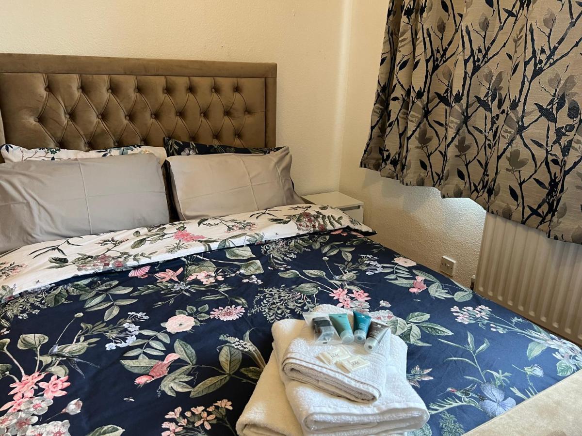 Park View Serviced Apartment - Next To Northolt Tube Station - Near Central London & Wembley Exteriör bild